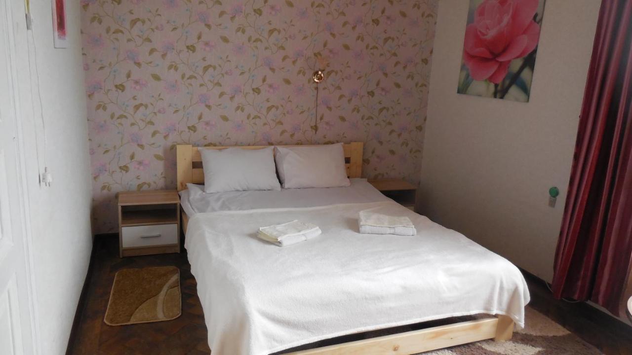 2 Room Apartment Near Opera House Лвив Екстериор снимка