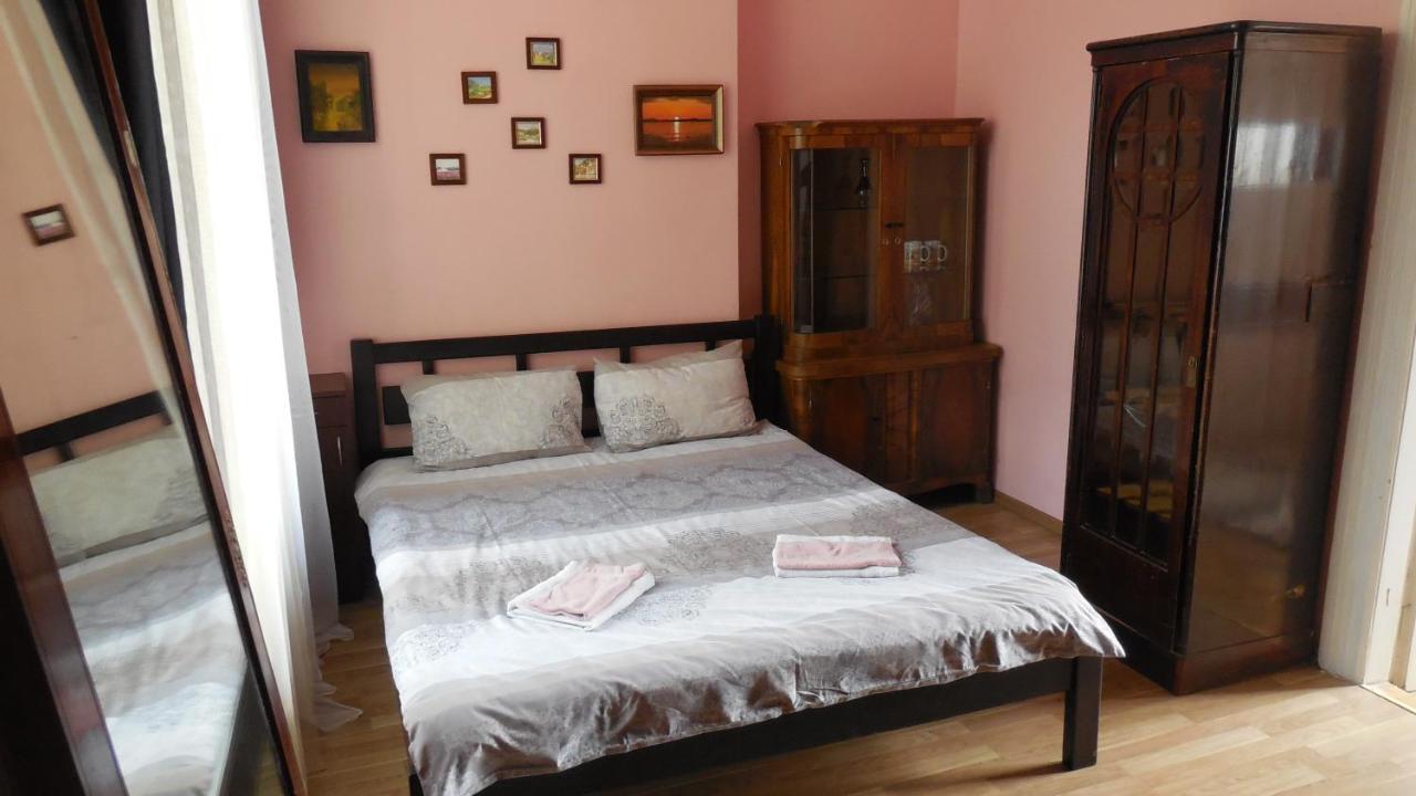 2 Room Apartment Near Opera House Лвив Екстериор снимка