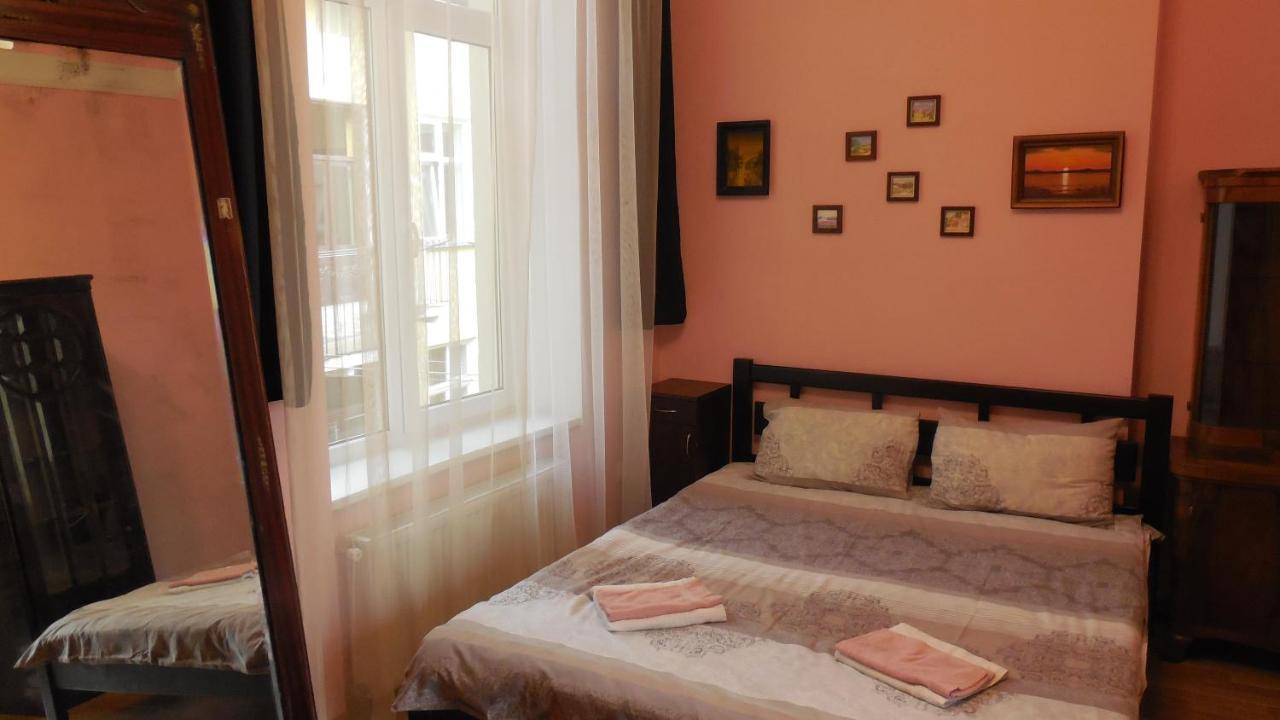 2 Room Apartment Near Opera House Лвив Екстериор снимка