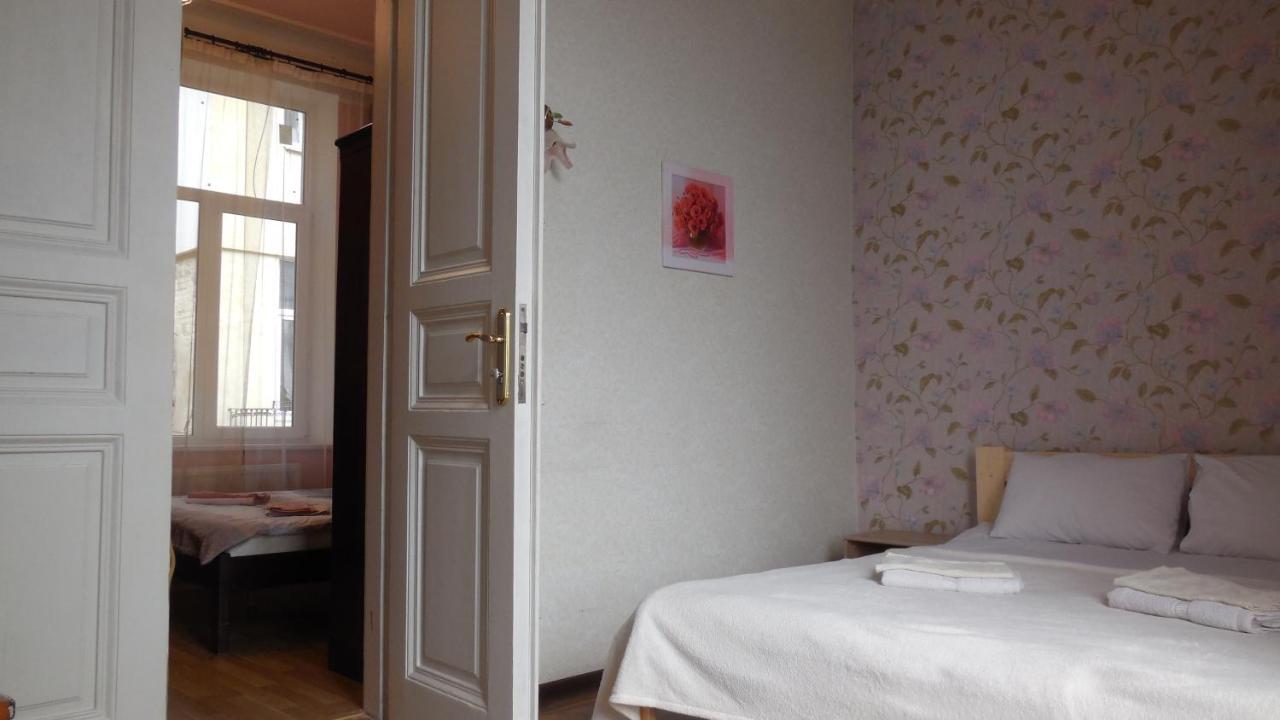2 Room Apartment Near Opera House Лвив Екстериор снимка