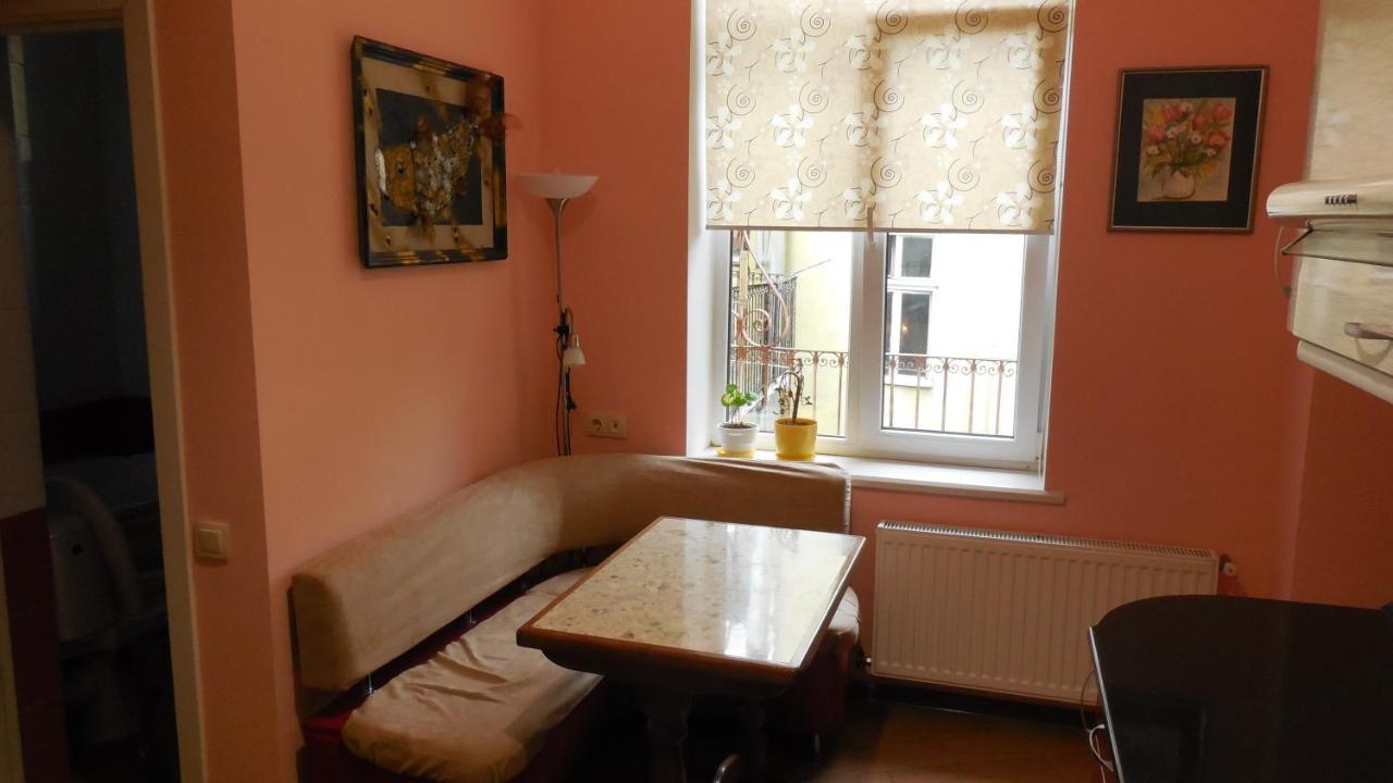 2 Room Apartment Near Opera House Лвив Екстериор снимка
