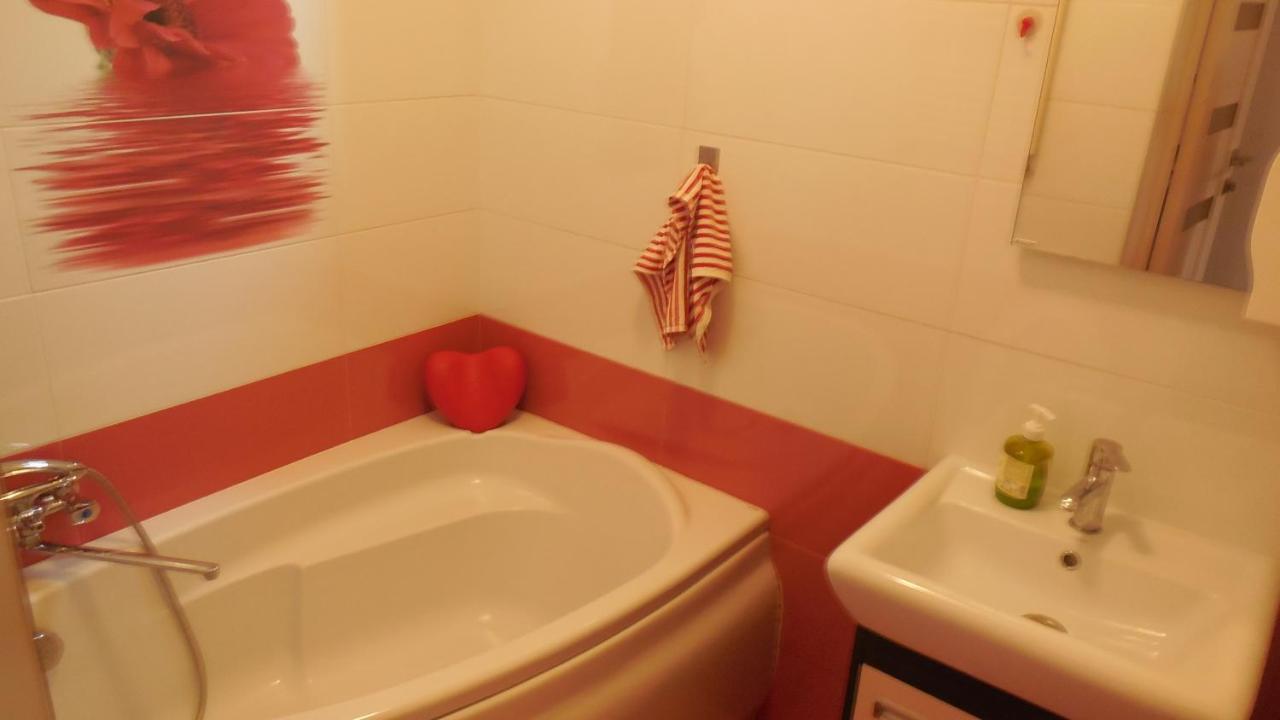 2 Room Apartment Near Opera House Лвив Екстериор снимка
